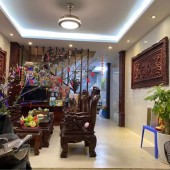 Tin được không? Nhà đẹp Chùa Láng, 2 thoáng, ô tô đỗ cổng, gần phố, gần hồ, 45m2x5T chỉ 6 tỷ.